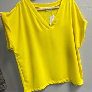 V-NECK TRIM ROLLED SHORT SLEEVE TOP-YELLOW
